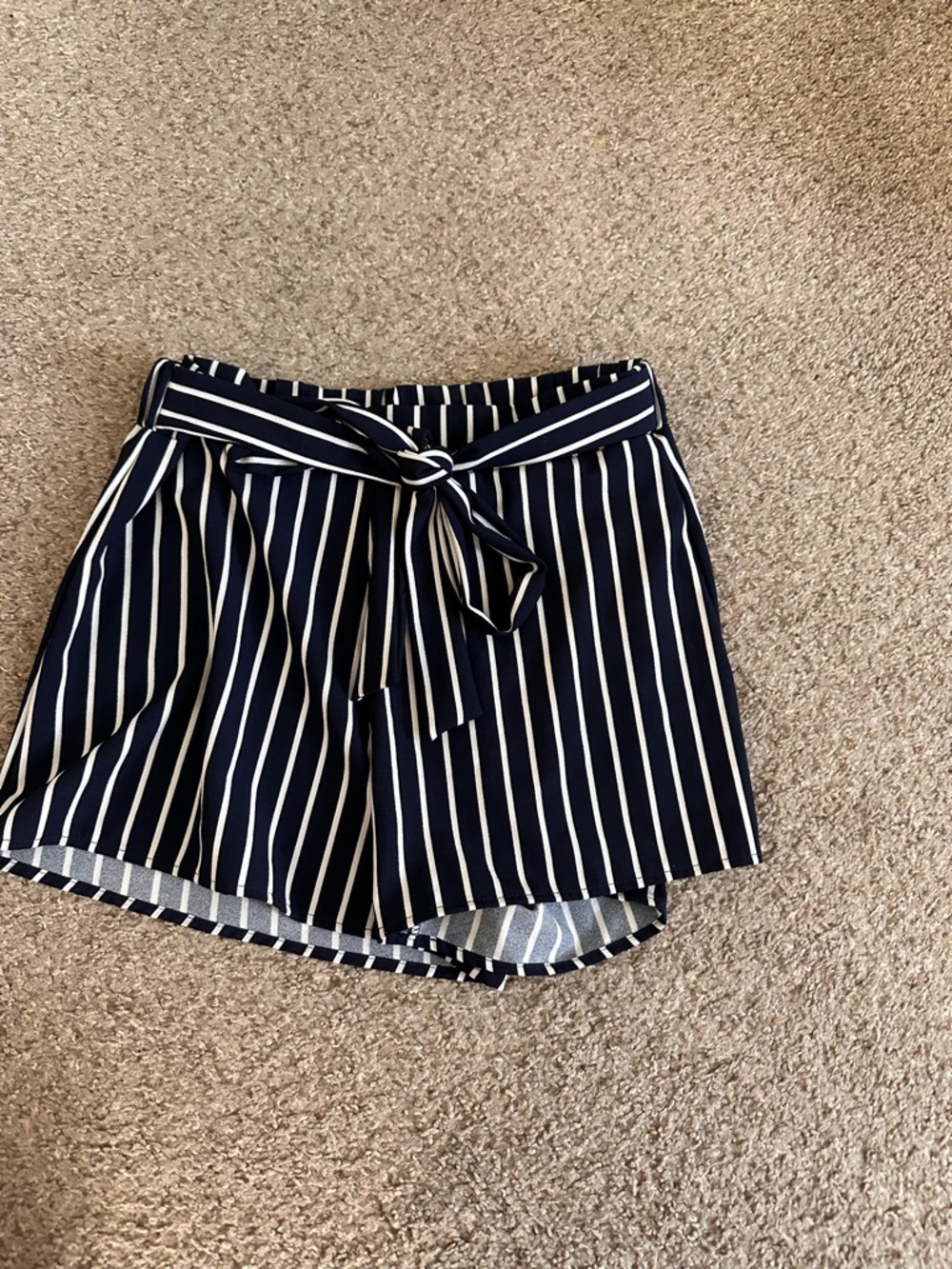 Striped Tie-Waist Women's Shorts - Navy and White